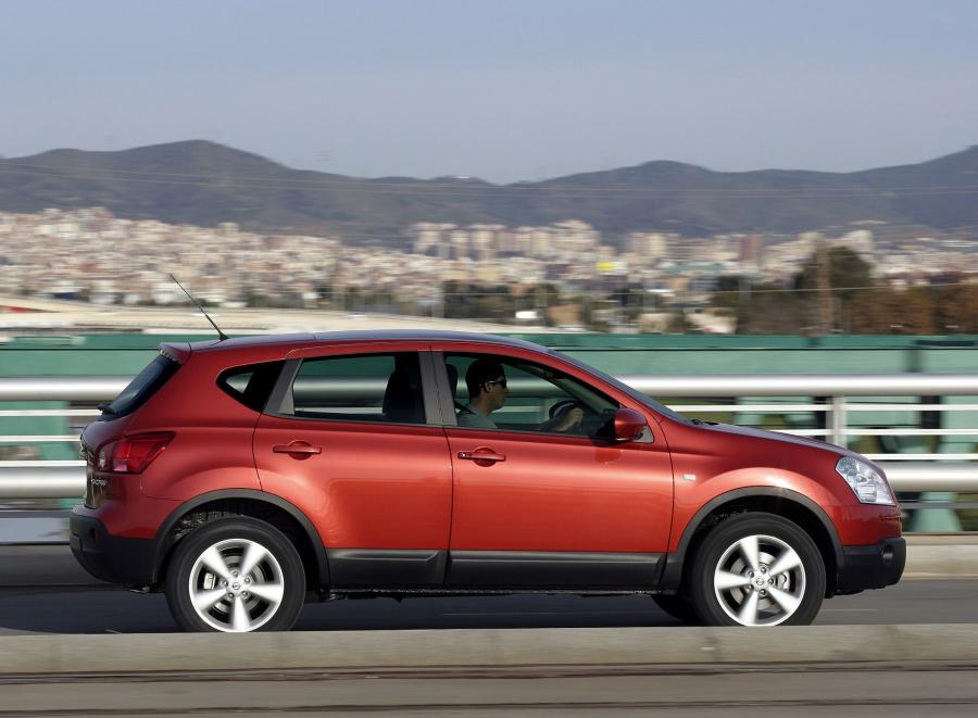  Nissan Qashqai 4WD 2007 года  (фото 2 из 18)